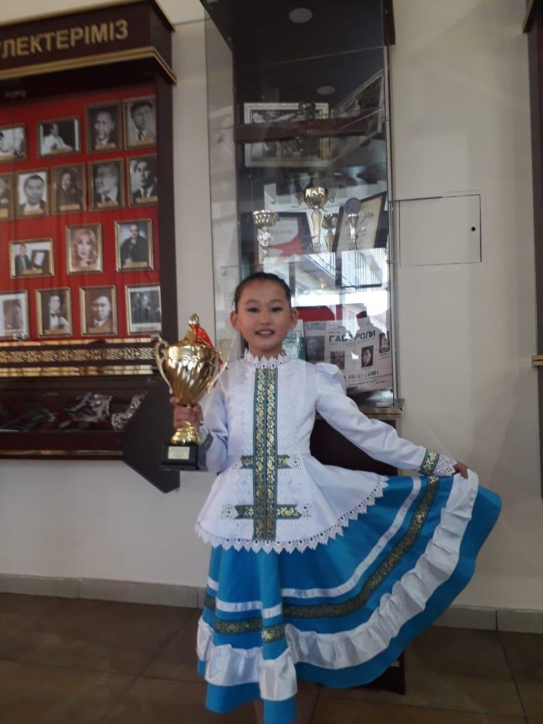 Ученица 2 "В" класса Богдатова Аружан заняла 1 место в номинации "Хореография" Международного Фестиваля - конкурса "Рауан"