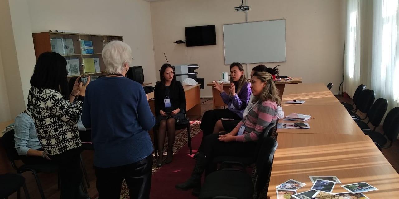 В КГУ ОШ 85 провели интенсивный  тренинг с учителями английского языка с участием преподавателя мисс Джин из США, с целью повышения навыков свободного общения на английском языке .