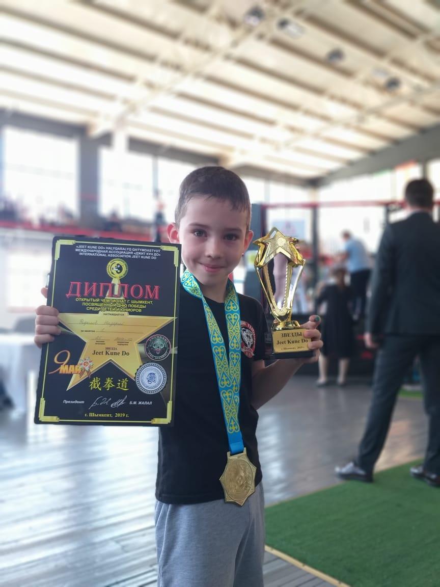 Участие в открытом турнире ММА