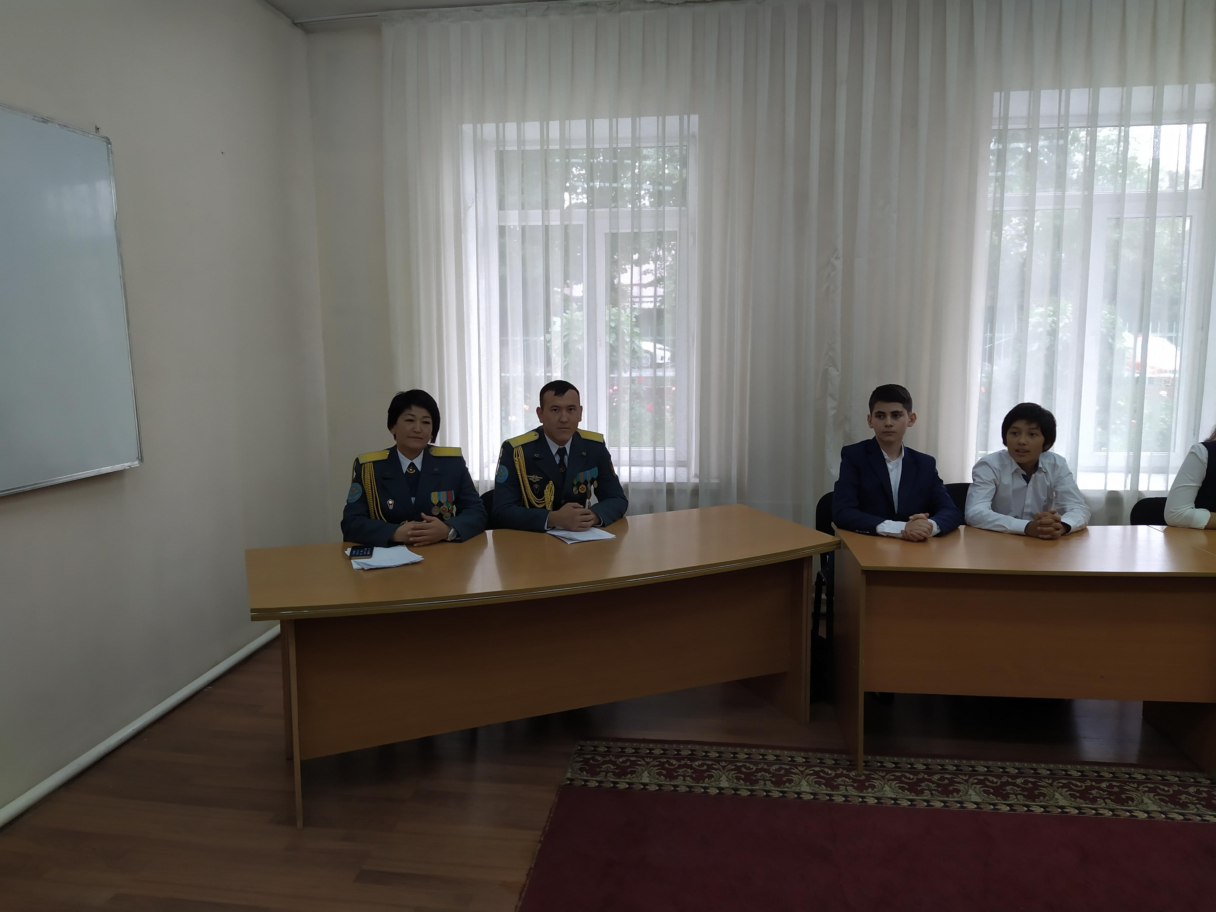 Урок мужества для 8-10классов. Встреча с офицерами в/ч 12881 . Беседа об открытии кадетского корпуса, его цели, задачи, деятельность. Планирование работы клуба «Жас Сарбаз» при школе №85.