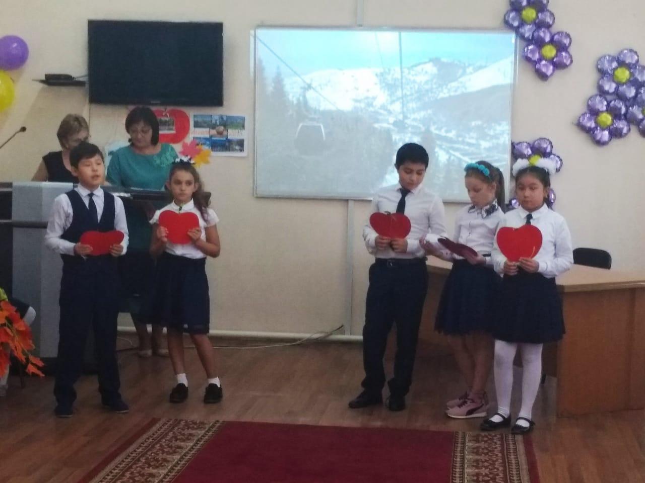 Сегодня учителя  начальных классов ОШ №85 провели общешкольное мероприятие "Праздник Осени"