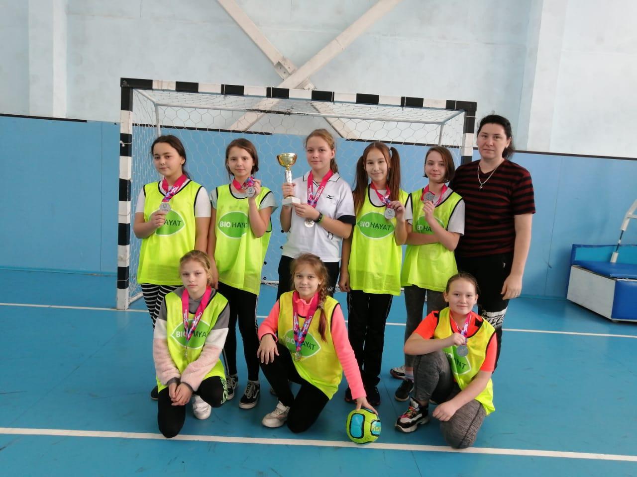 Ученицы КГУ ОШ  85 заняли 2-место в районных  соревнованиях по гандболу среди 5-6 классов! Молодцы!!!