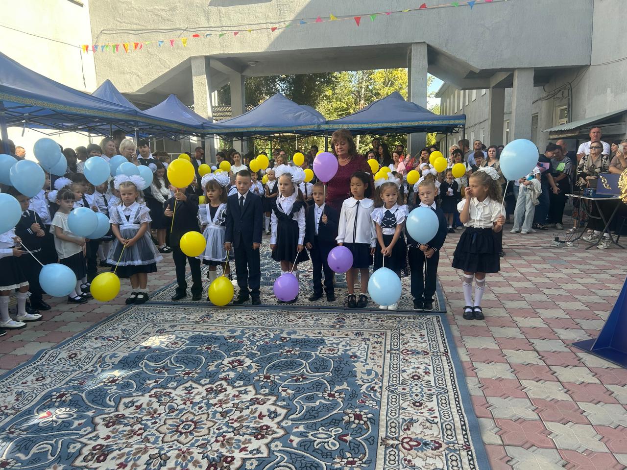 Бірінші қоңырау